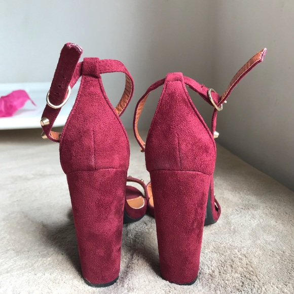 HEELS - Picture 4 of 5